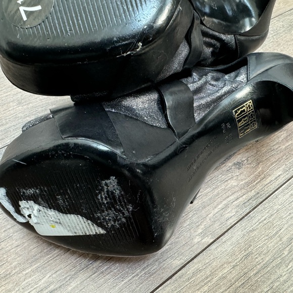 Vera Wang Lavender Greta Bootie - Picture 5 of 6